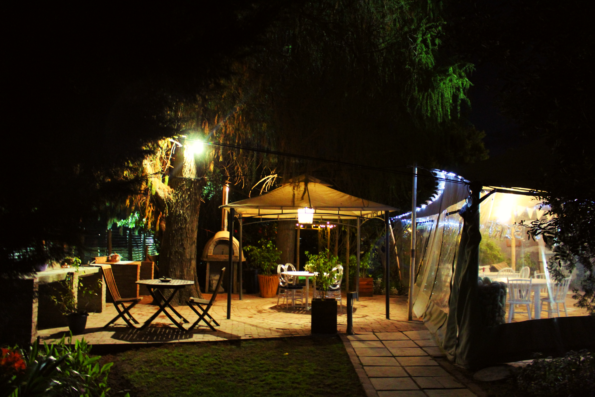 Die Zinkhuis at night2